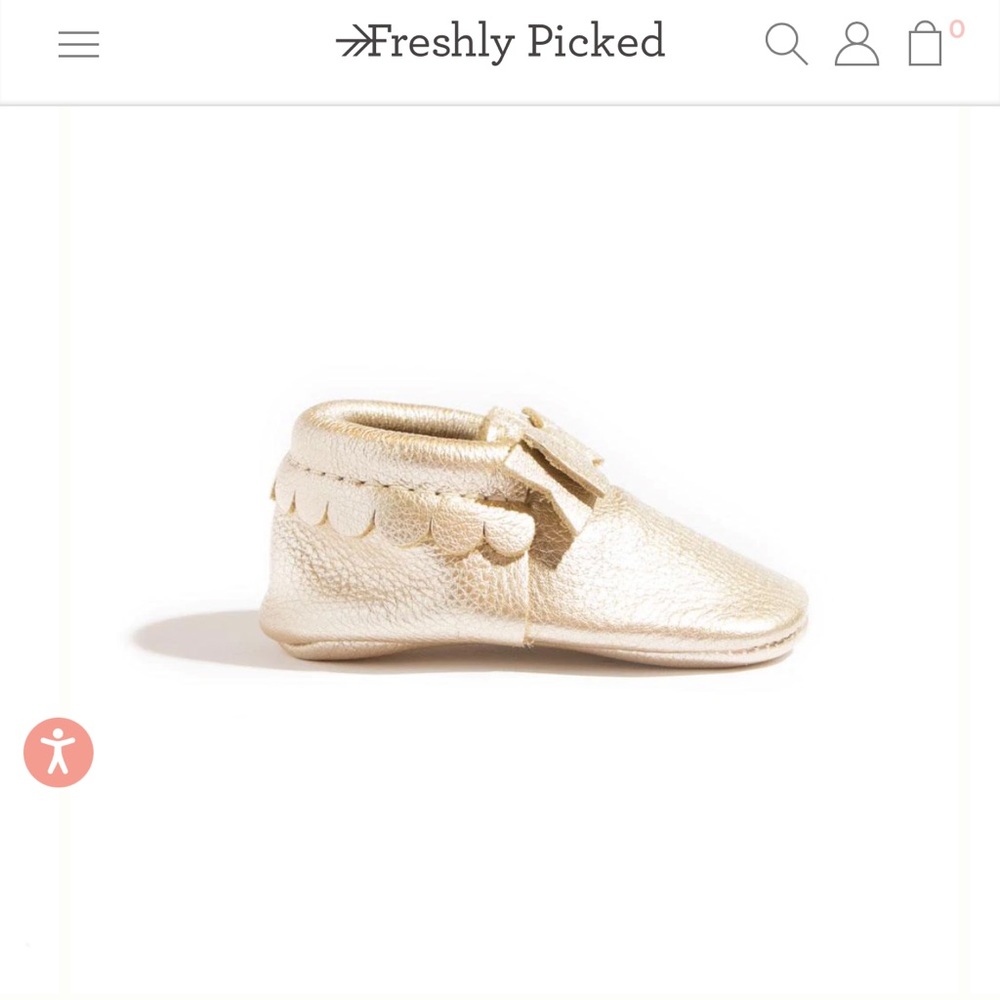 NIP Freshly Picked bow mocc in Platinum leather